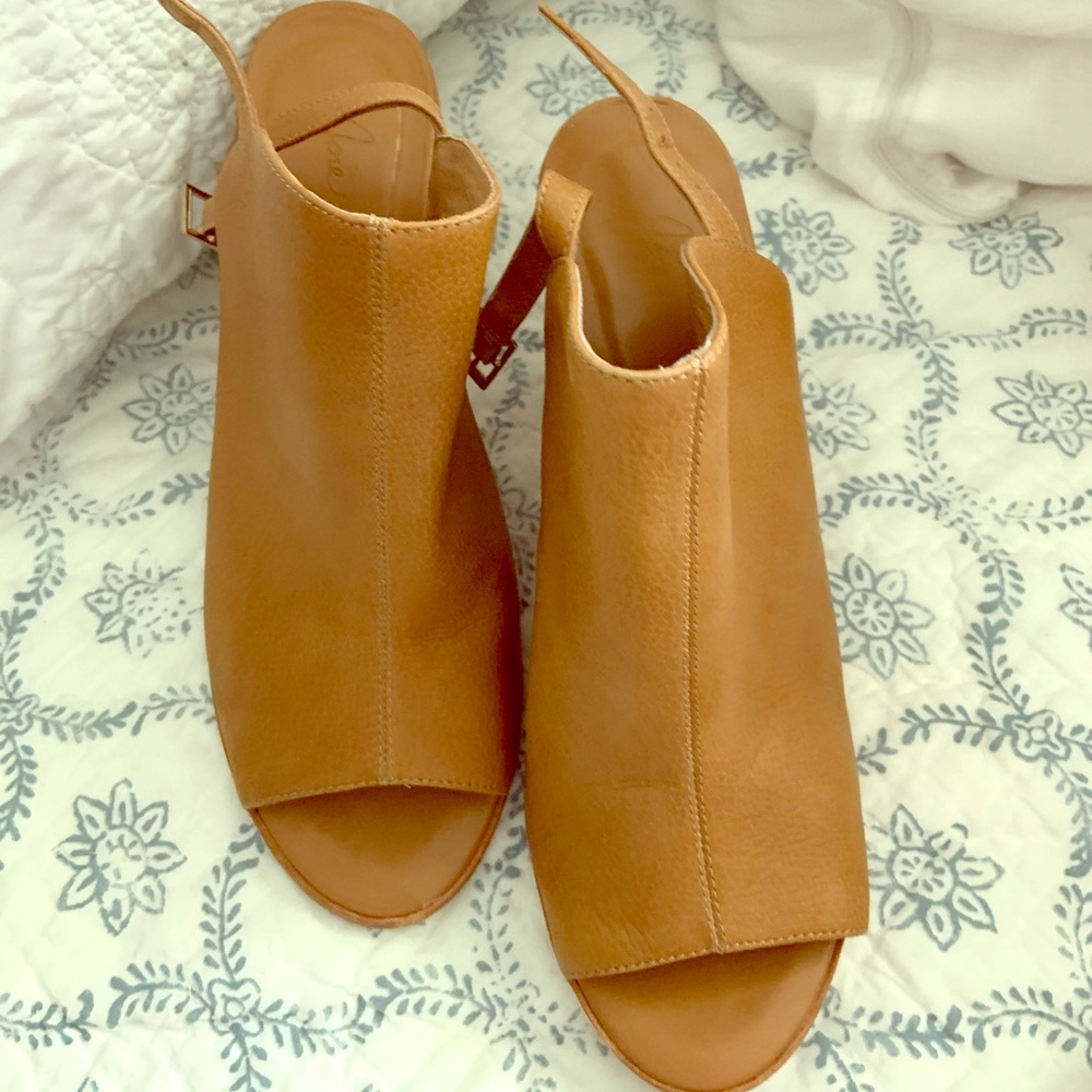 High heel sandals